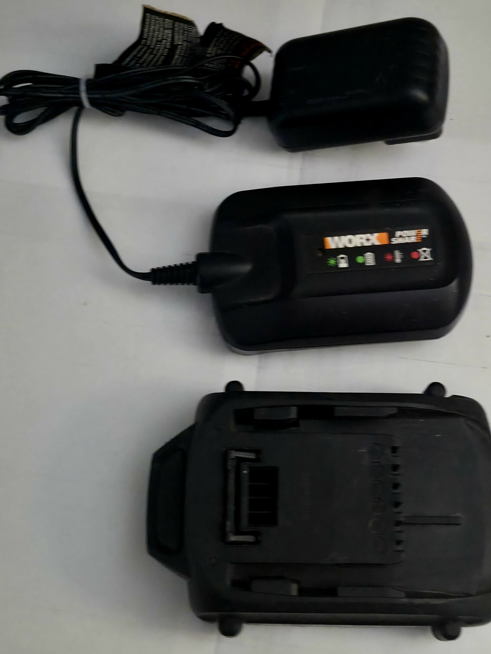 Worx 20V Power Share Battery and Charger Combo Set WA3742